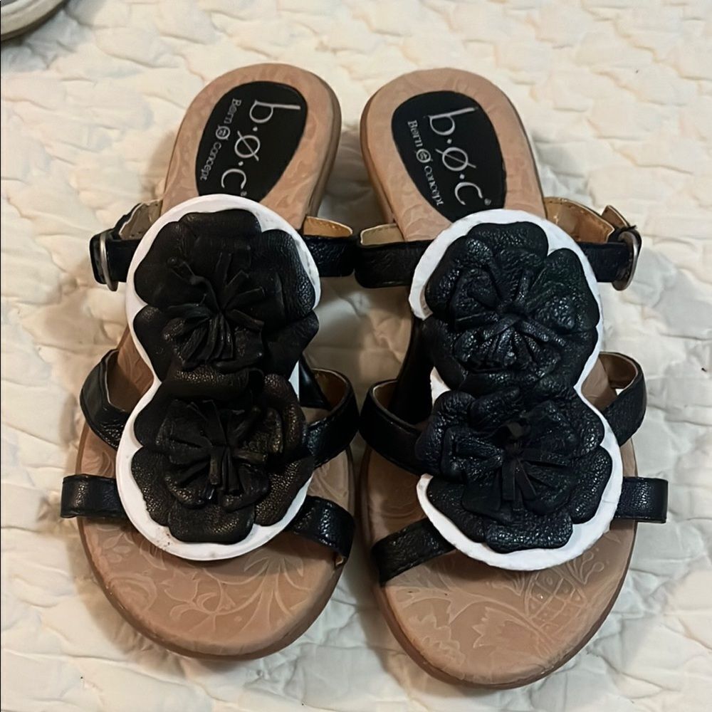B.O.C. Women's Black Floral Sandals